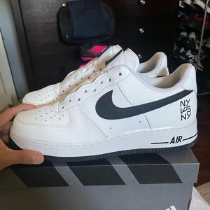 Nike Air Force, white and black barley worn